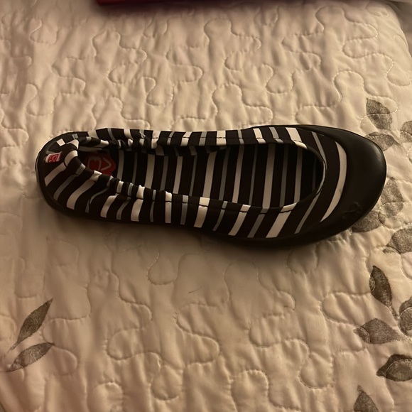 1/$10 or 2/$15 LUV DREAM FLATS Peace Stripe Euro size 32 (1) - Picture 5 of 5